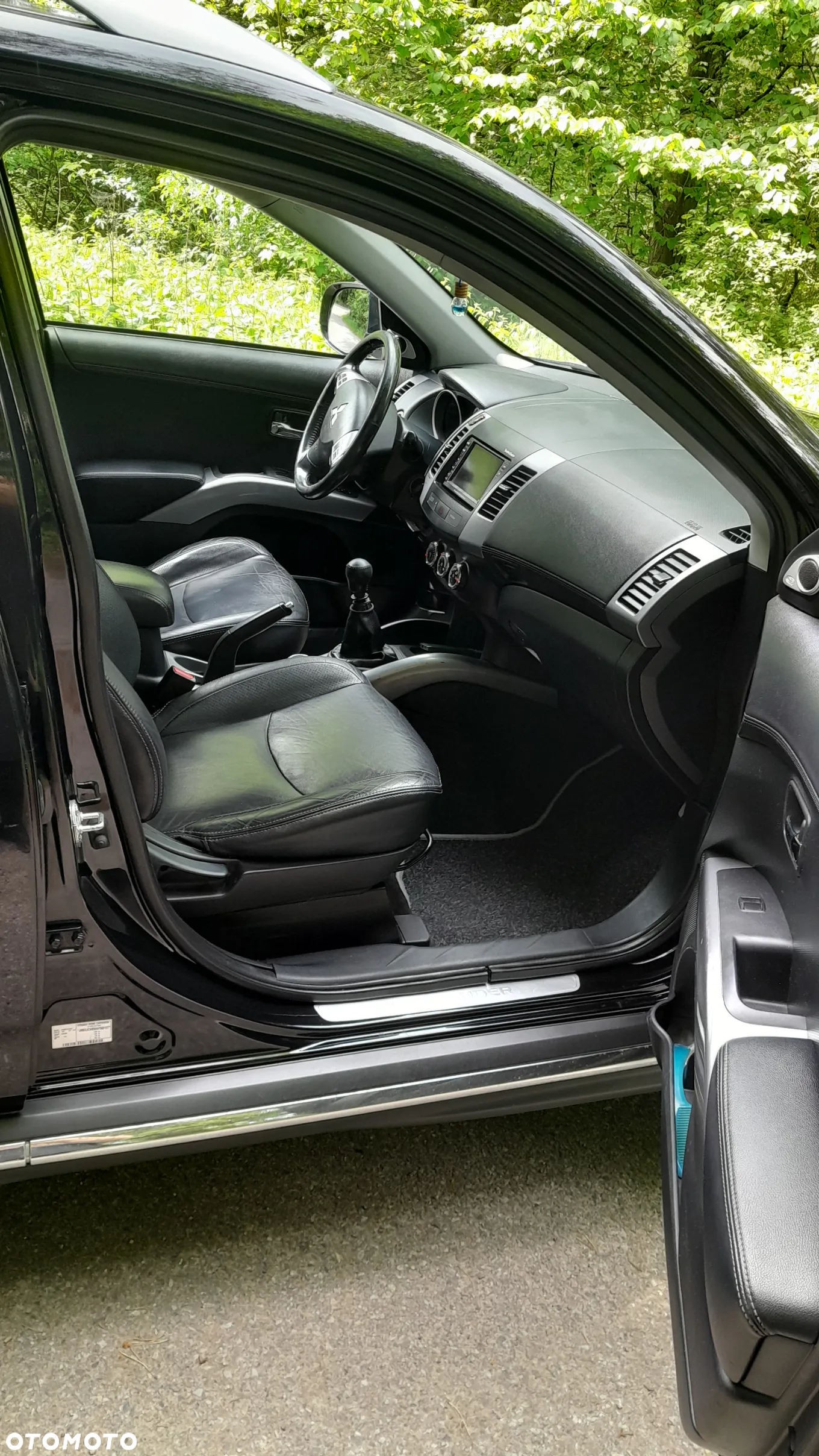 Mitsubishi Outlander - 12