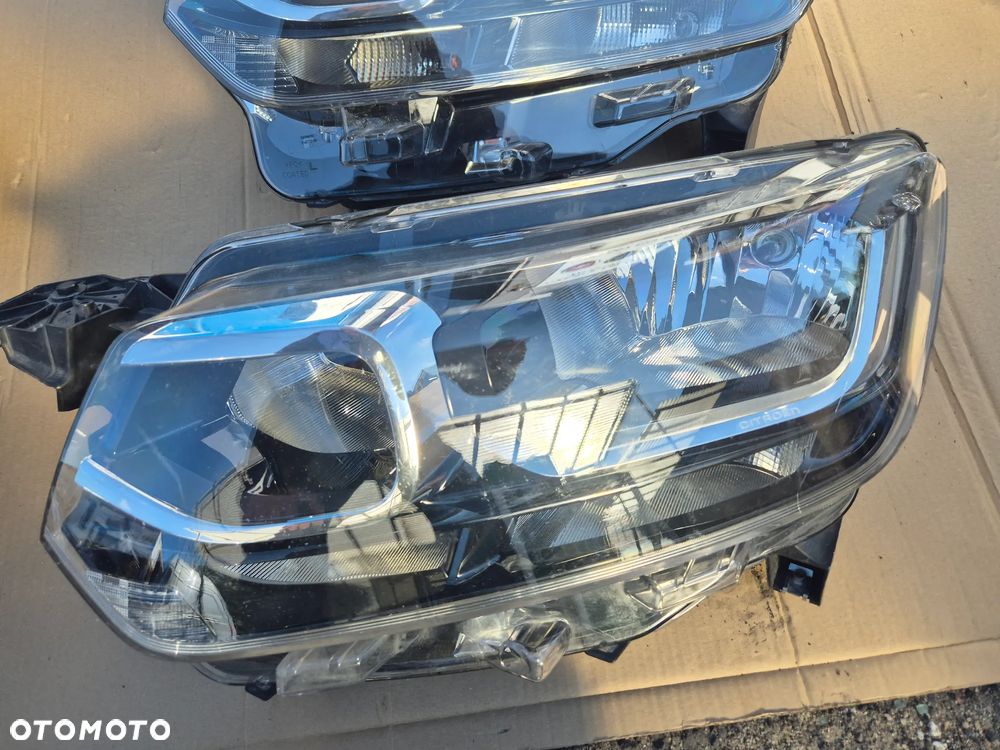 Citroen Berlingo 3 lampa prawa i lewa.Komplet.Valeo. 2018- - 3
