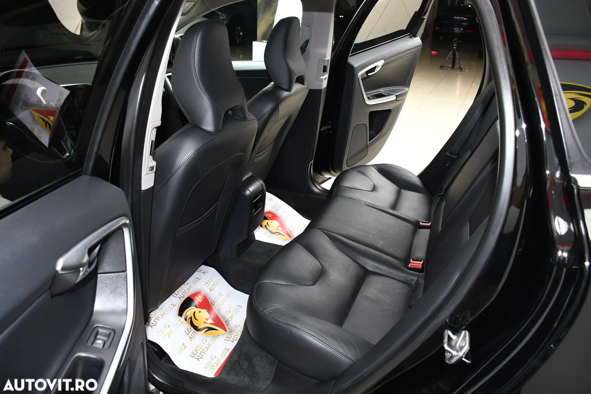 Volvo XC 60 D5 AWD Geartronic Summum - 6