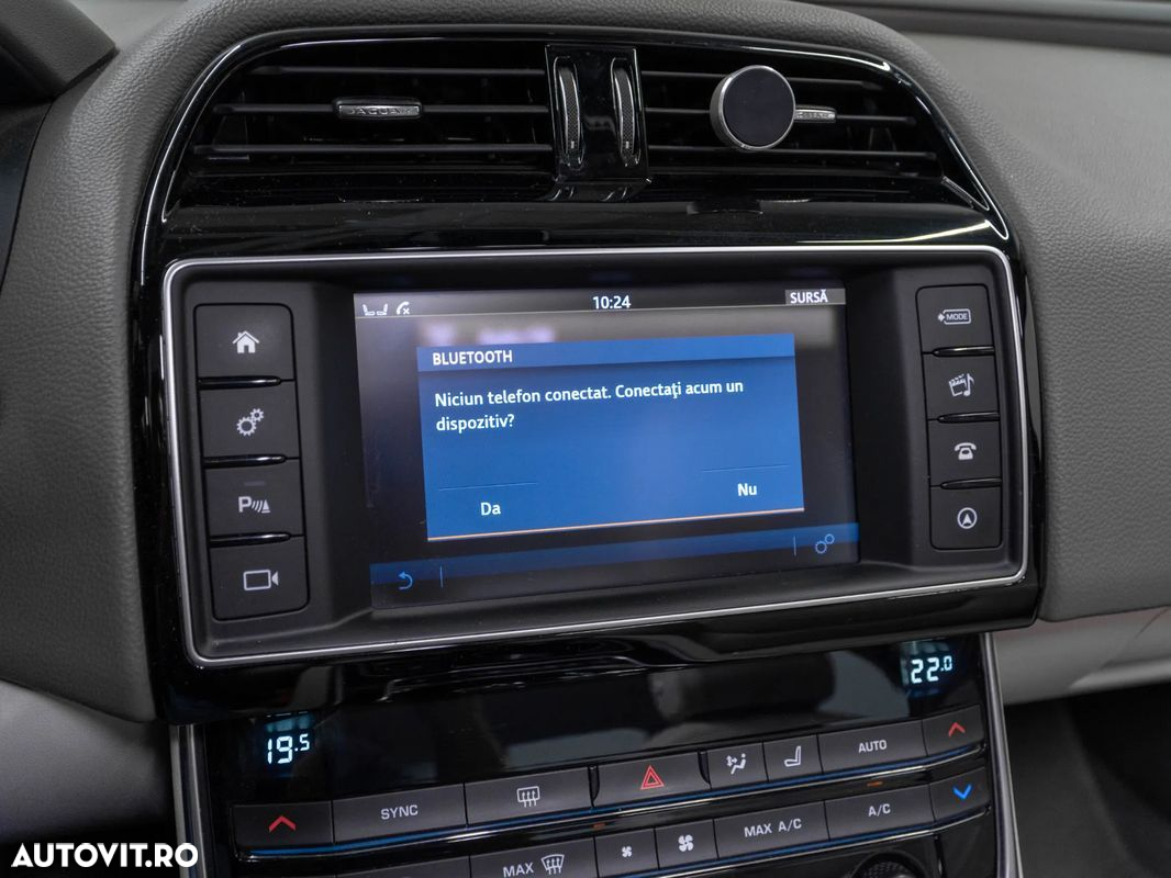 Jaguar XE - 18