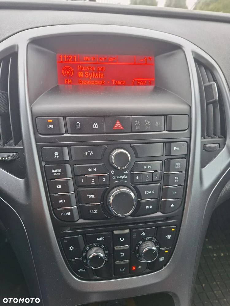 Opel Astra 1.4 T Executive EU6 - 13