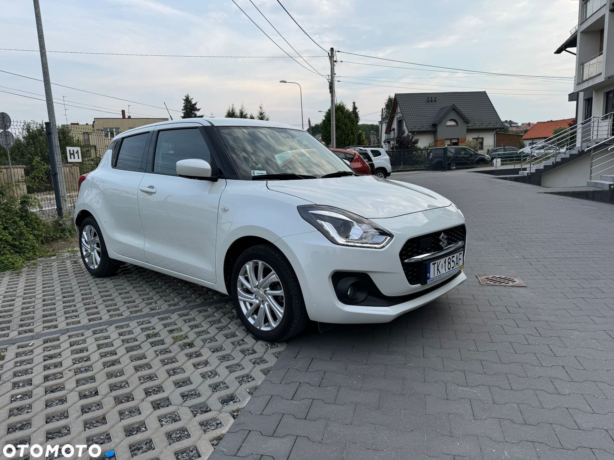 Suzuki Swift 1.2 Dualjet SHVS Premium Plus - 1