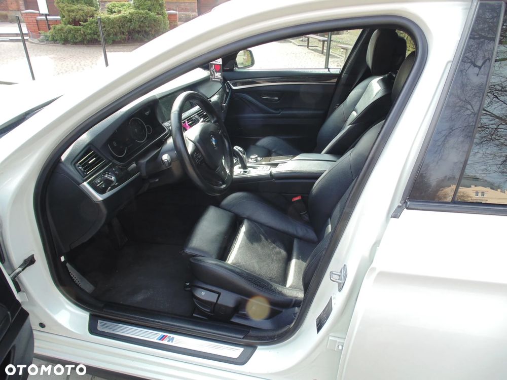 BMW Seria 5 525d Sport-Aut - 24
