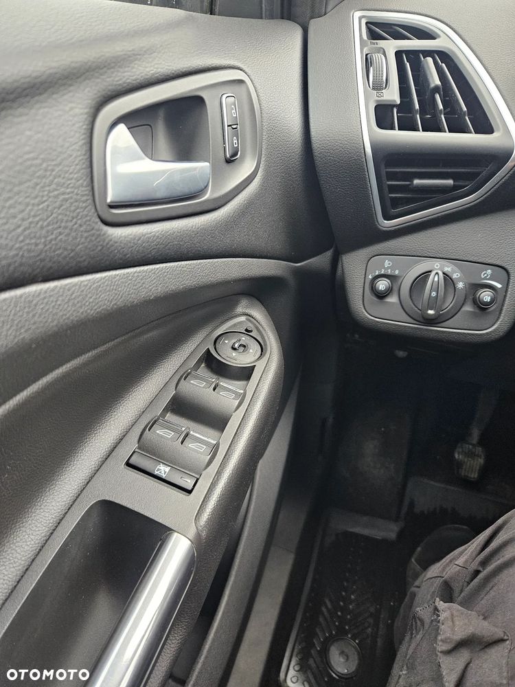 Ford Kuga - 10