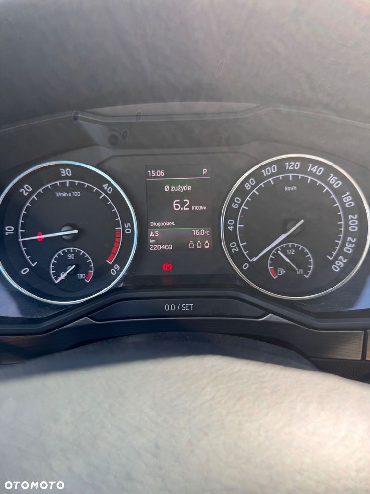 Skoda Superb 2.0 TDI Ambition DSG - 11