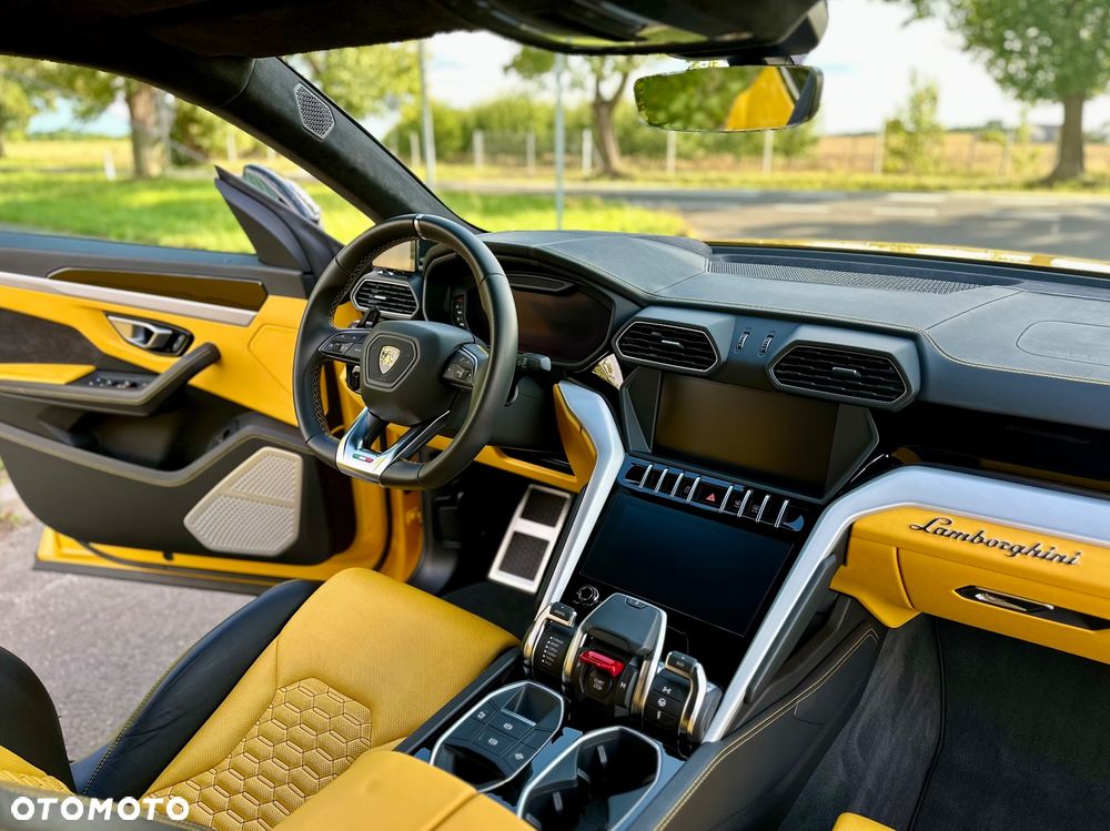 Lamborghini Urus - 16