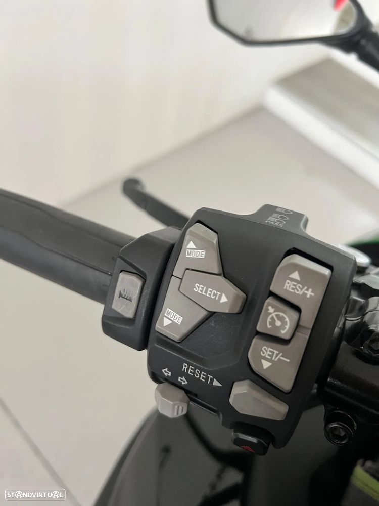 Kawasaki Ninja 1000SX PERFORMANCE TOURER - 9