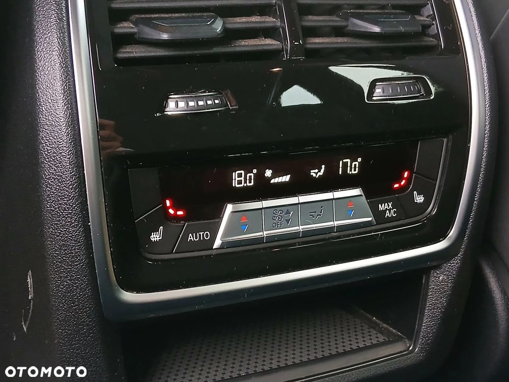 BMW X5 M M50i - 23