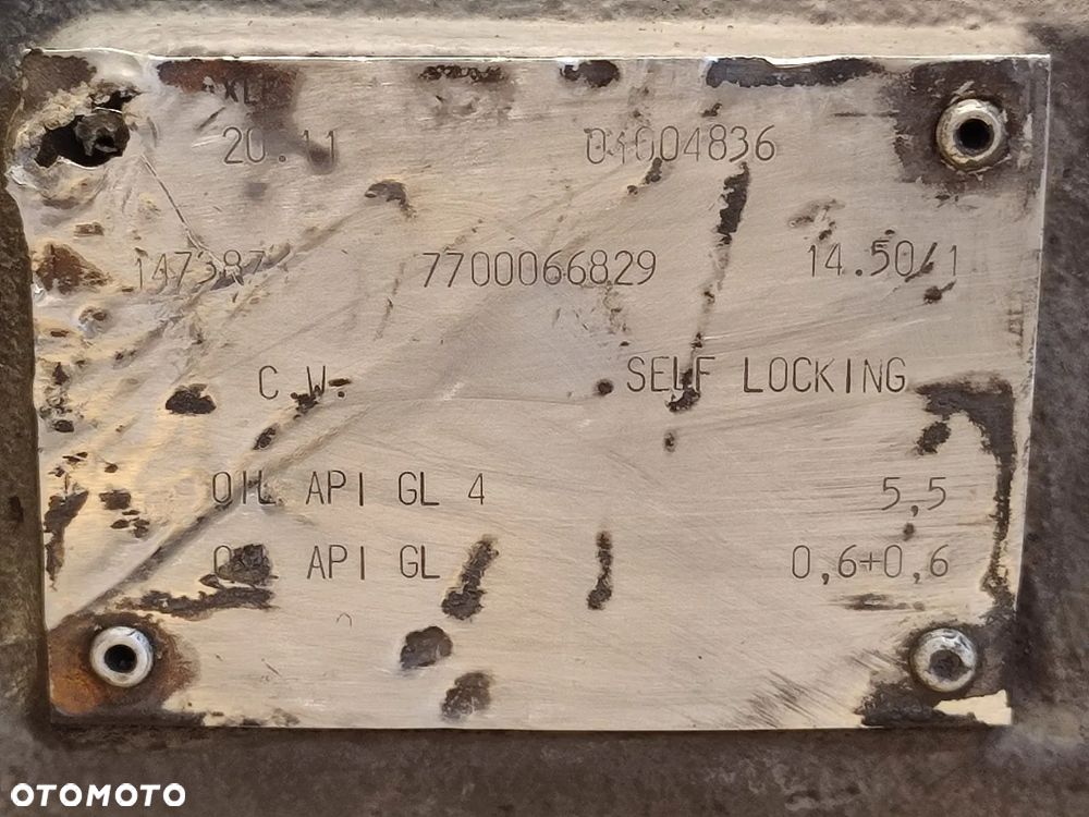 Zwolnica zwrotnica 18911 piasta półoś CLAAS CELTIS 456 RX - 10