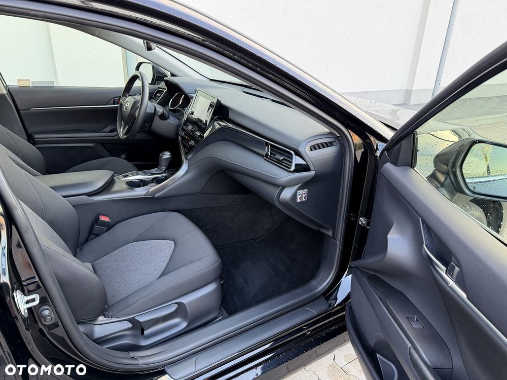 Toyota Camry 2.5 Hybrid Comfort CVT - 32