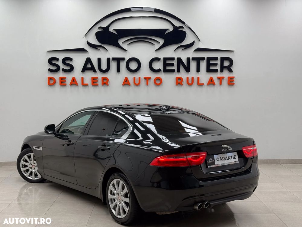 Jaguar XE 2.0 Pure - 4