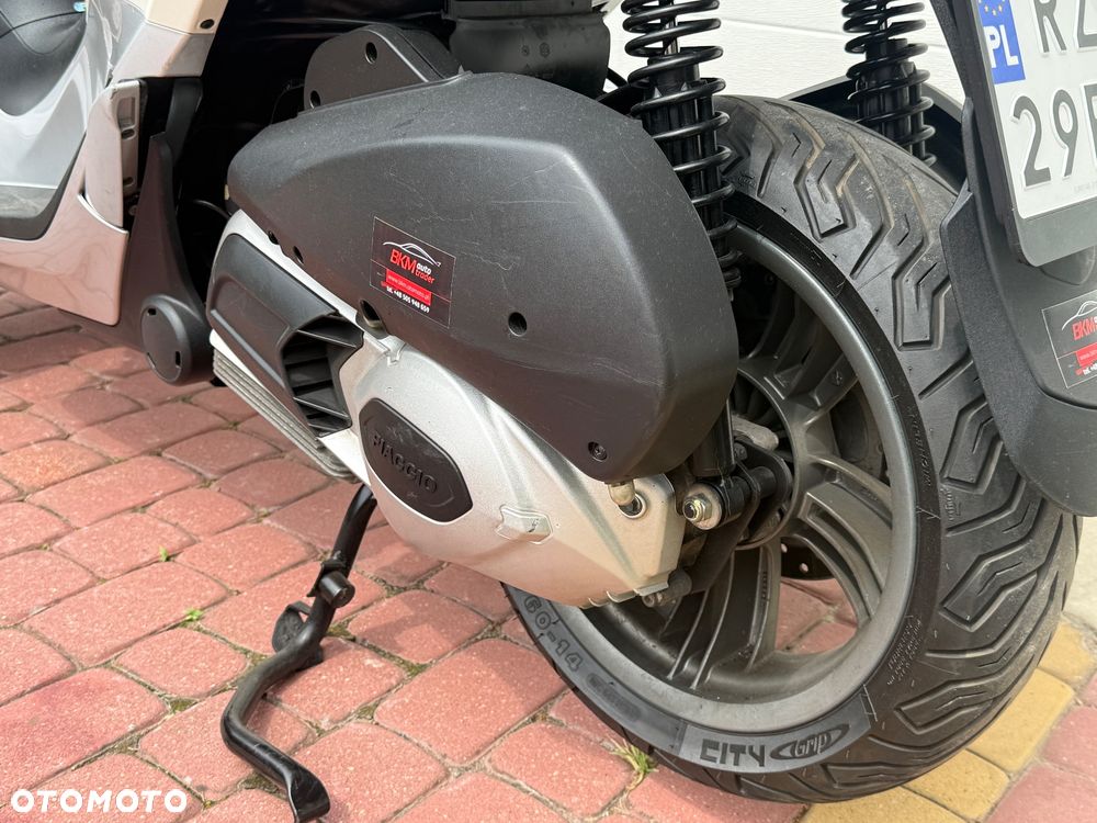 Piaggio MP-3 - 10