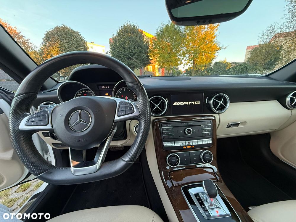 Mercedes-Benz SLC - 11