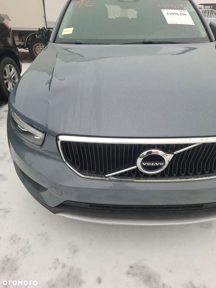 Volvo XC40 Zderzak przód 4 PDC kod lakieru 728 - 2