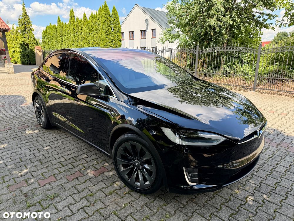 Tesla Model X - 5