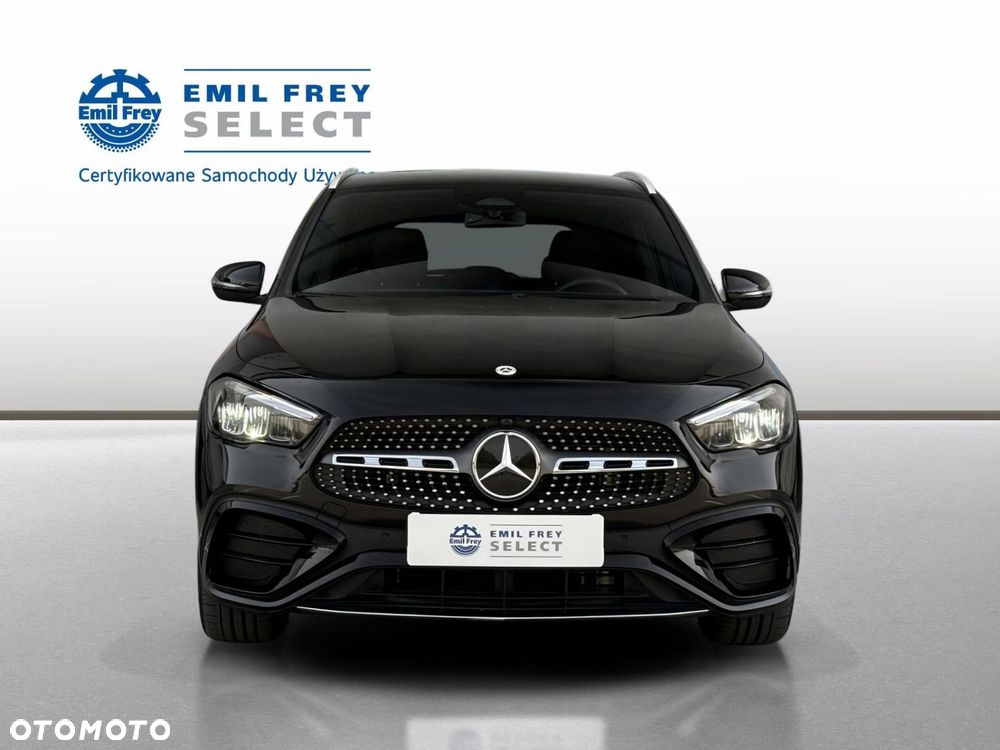 Mercedes-Benz GLA - 9