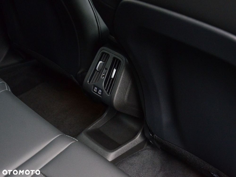 BMW X1 sDrive20i - 27