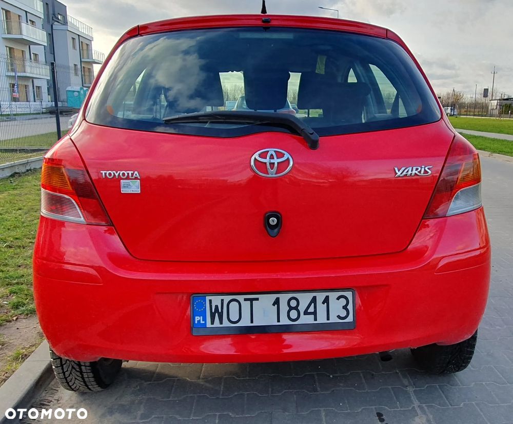Toyota Yaris 1.0 Terra - 11