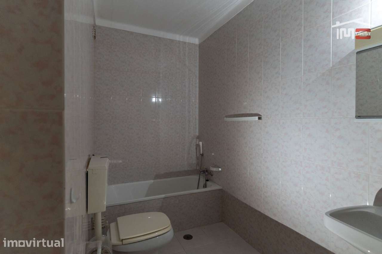 APARTAMENTO T3 MOBILADO COM ELEVADOR, SÓTÃO, LUGAR DE PARQUEAMENTO ... - Grande imagem: 3/30