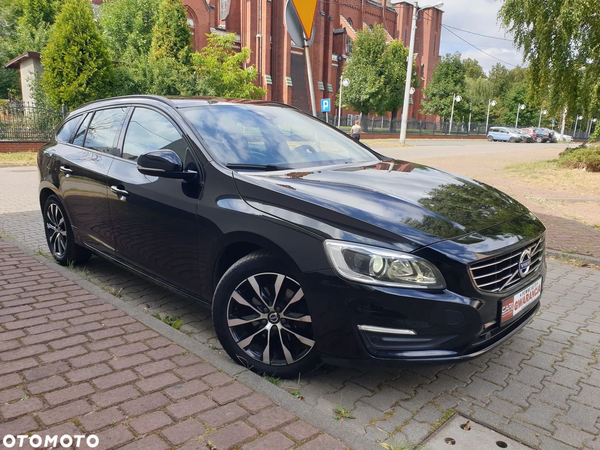 Volvo V60 D4 Summum - 1