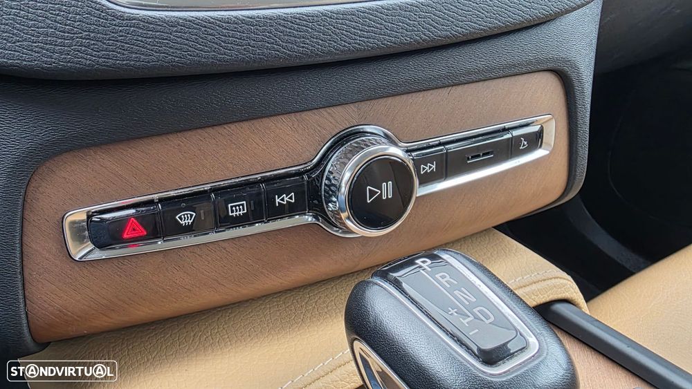 Volvo XC 90 2.0 D4 Momentum - 32