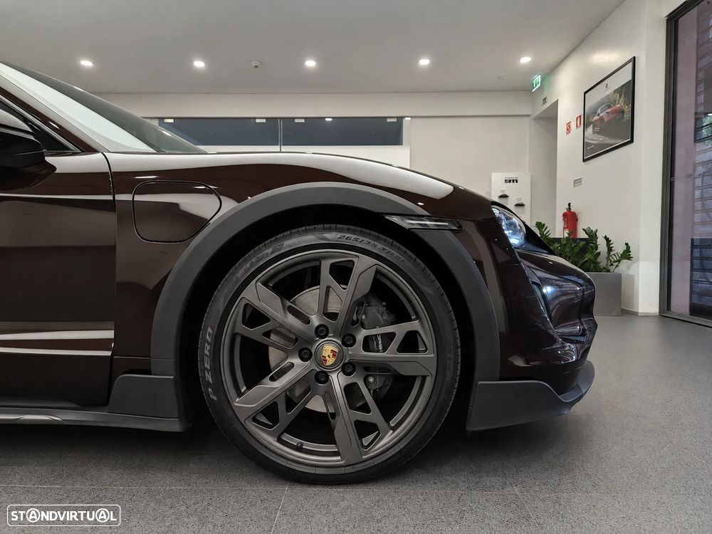 Porsche Taycan Cross Turismo 4 - 14