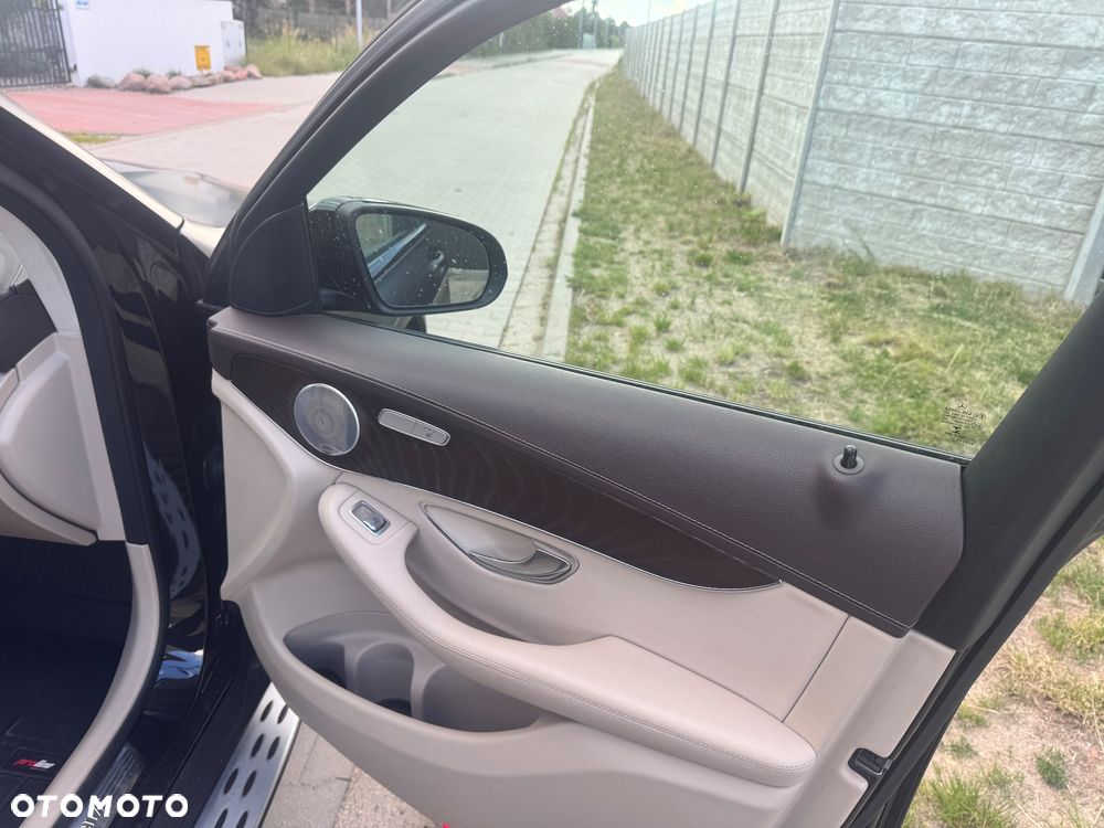 Mercedes-Benz GLC - 27