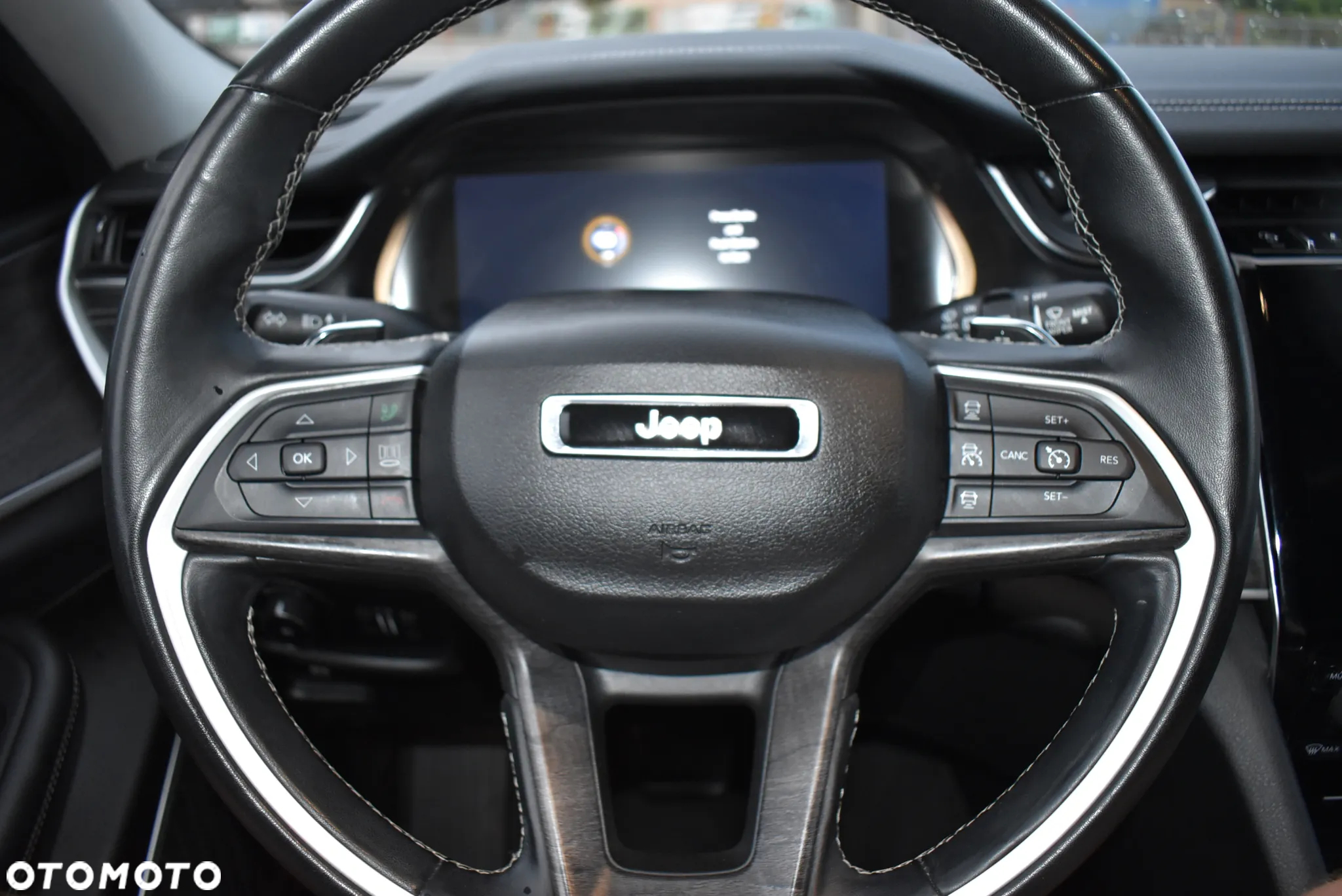 Jeep Grand Cherokee - 34