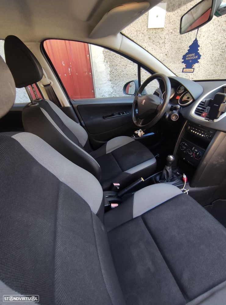 Peugeot 207 - 8