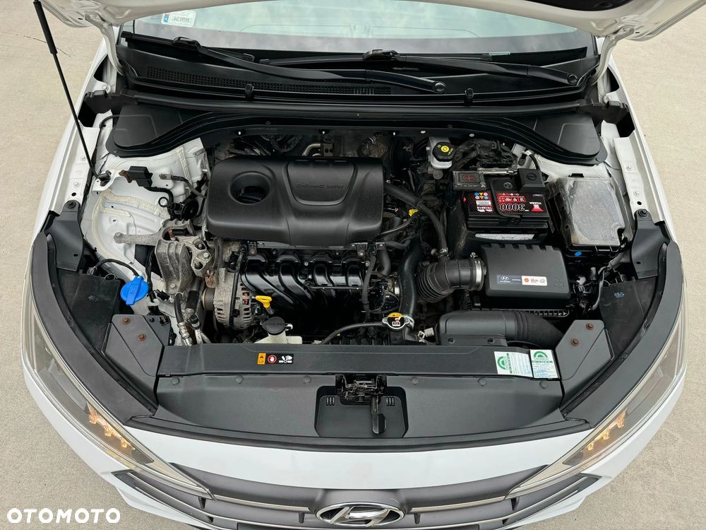 Hyundai Elantra 1.6 Comfort - 24