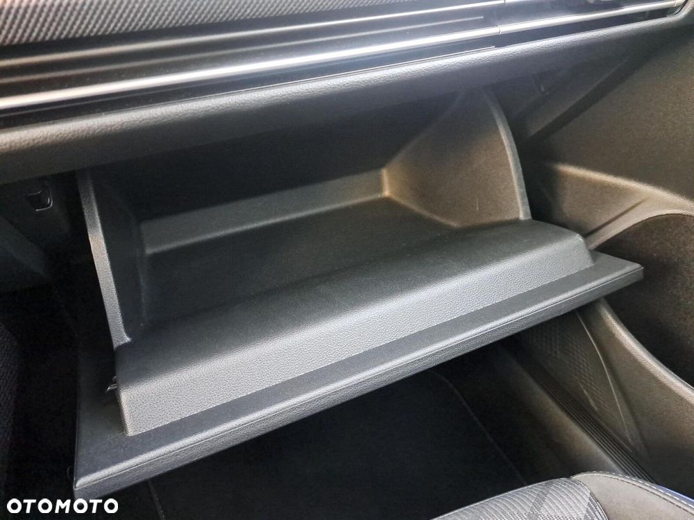 Volkswagen Golf - 32