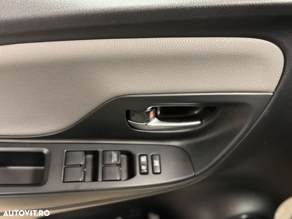 Toyota Yaris 1.5 VVT-i HSD Sol - 17