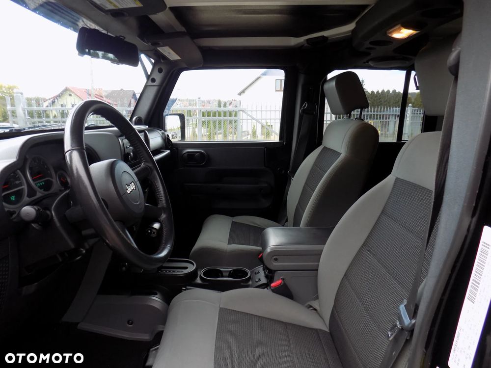 Jeep Wrangler - 23
