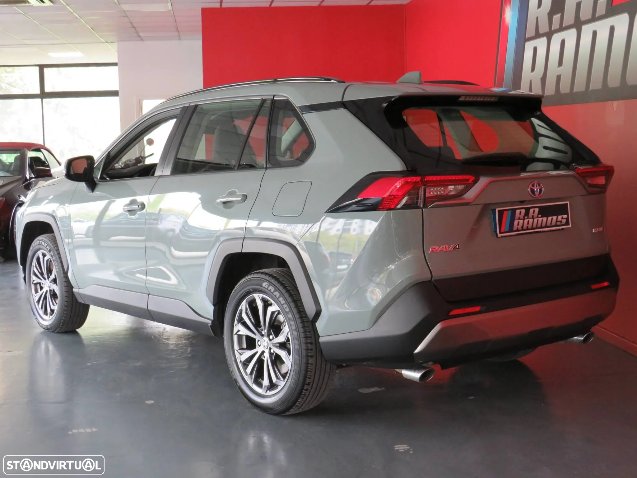 Toyota RAV4 2.5 HDF Comfort - 8