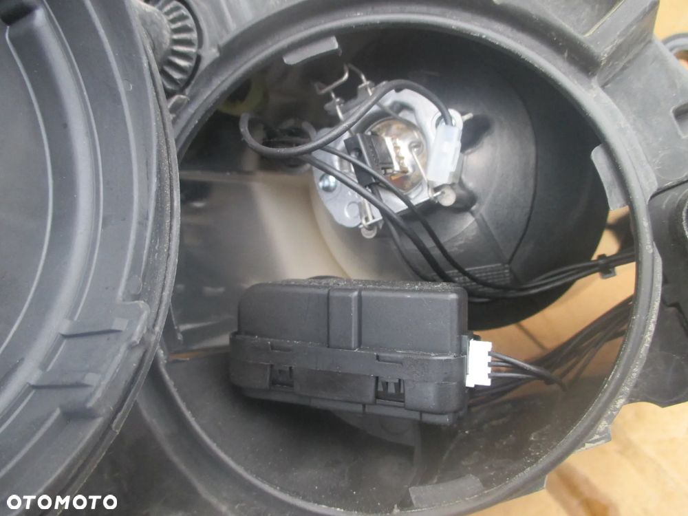 Lampa VW Polo 4 Valeo Europa - 4