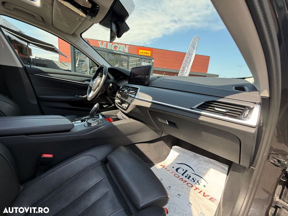 BMW Seria 5 530d xDrive AT MHEV - 12