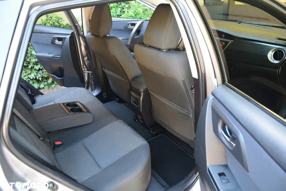 Toyota Auris 1.6 Premium Comfort MS - 24