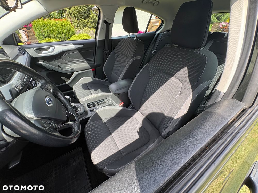 Ford Focus 1.0 EcoBoost Titanium - 17