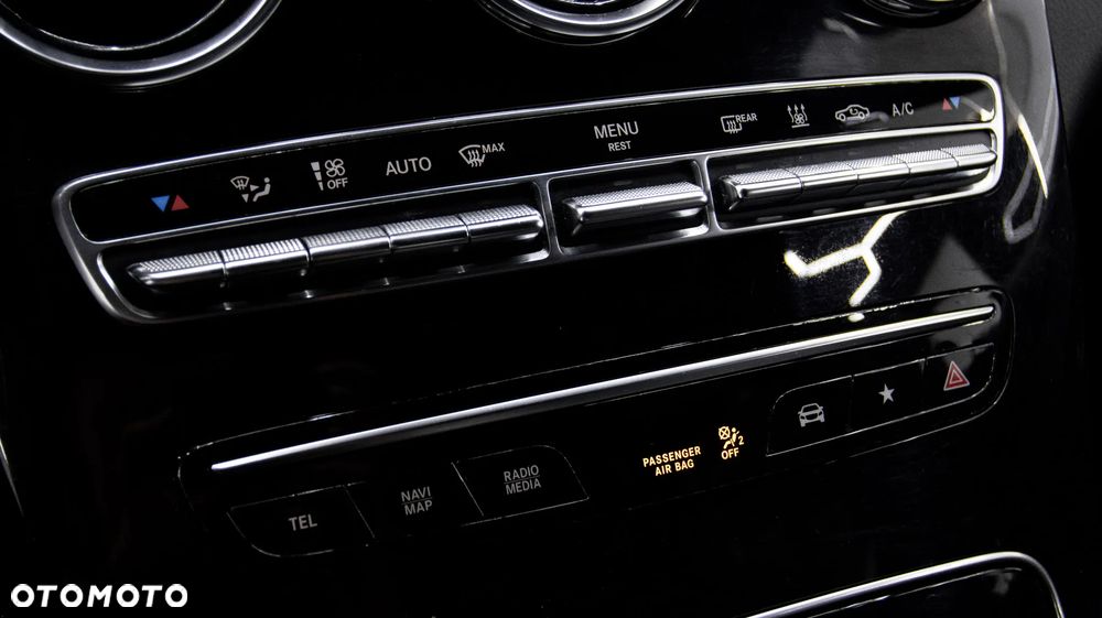 Mercedes-Benz GLC 300 e 4-Matic AMG Line - 25