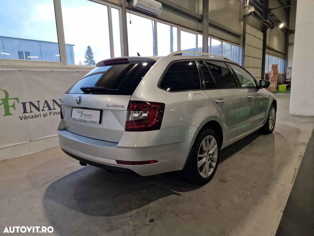 Skoda Octavia 1.6 TDI DSG Style - 4