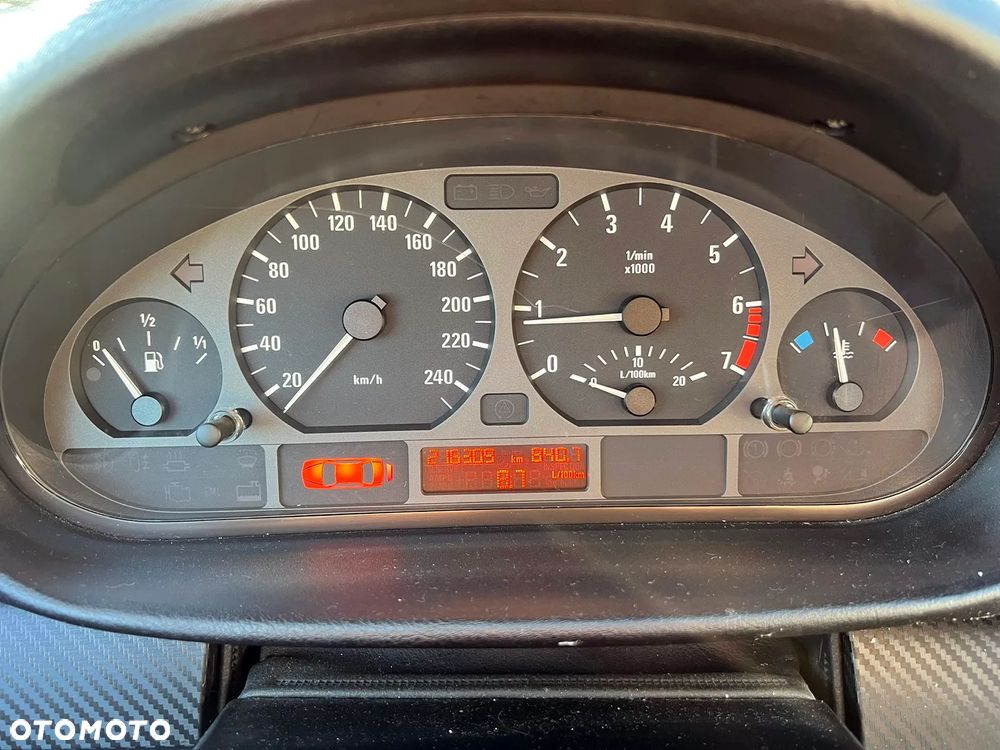 BMW Seria 3 318i - 25
