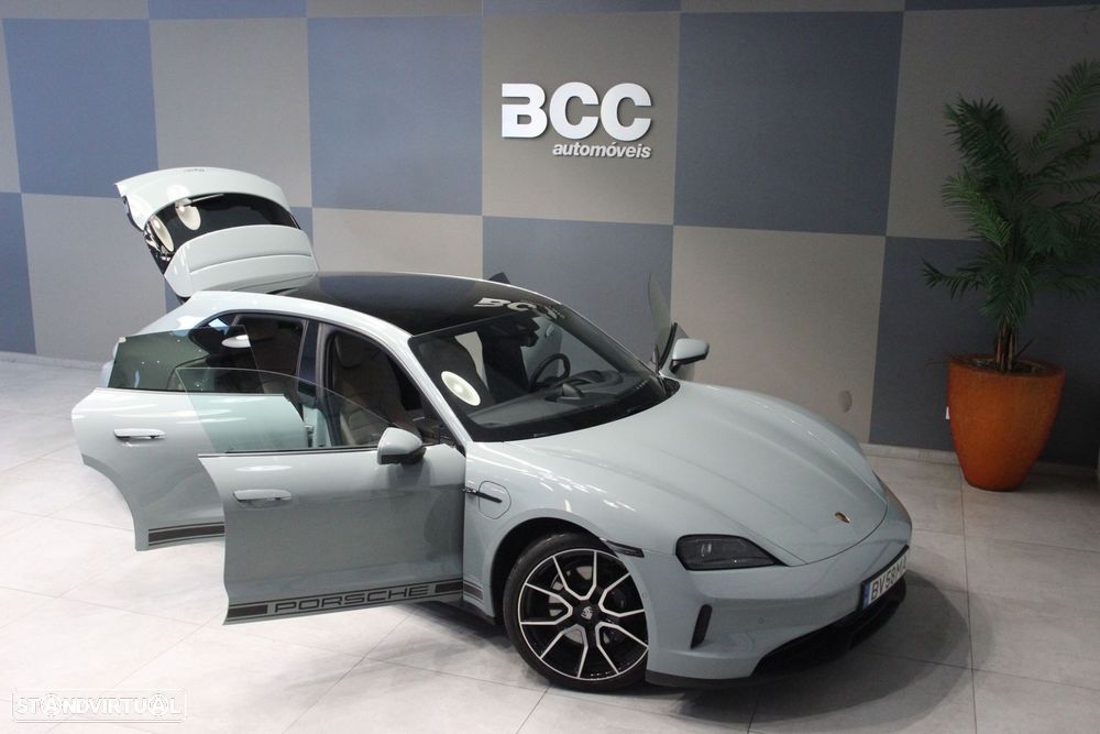 Porsche Taycan Sport Turismo - 35