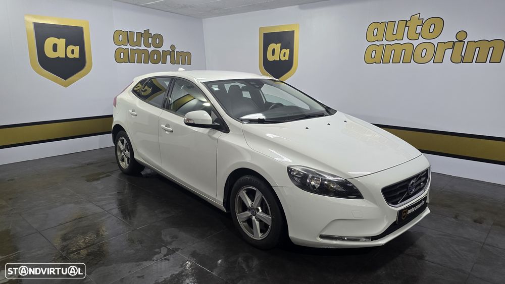 Volvo V40 2.0 D2 Momentum Geartronic - 1