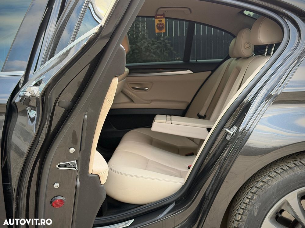 BMW Seria 5 520d Aut. Luxury Line - 13