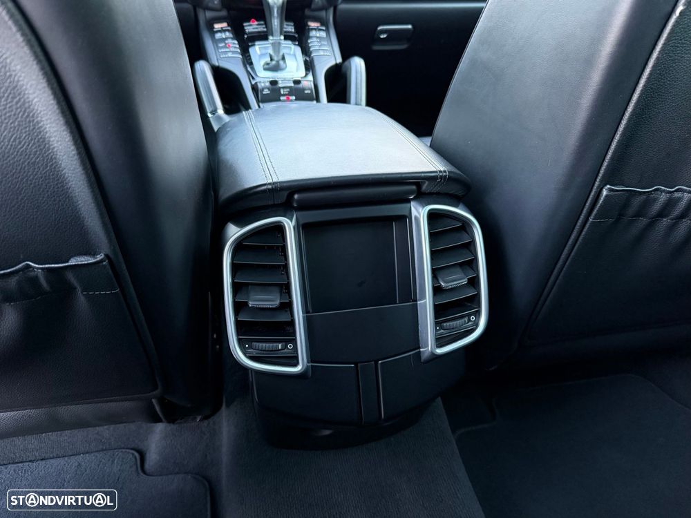 Porsche Cayenne S Platinum Edition - 26