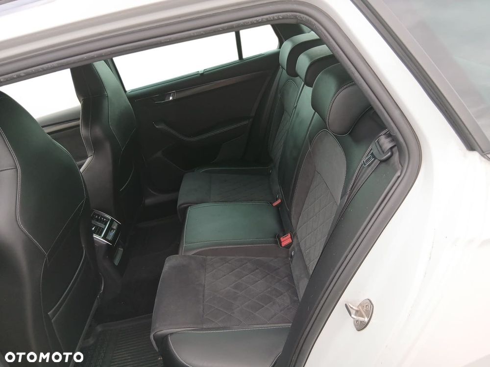 Skoda Superb 2.0 TDI SCR 4x4 Sportline DSG - 24