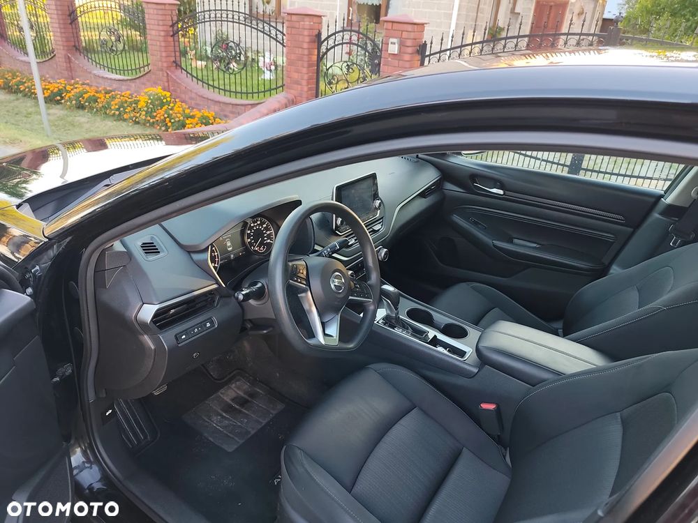 Nissan Altima - 11