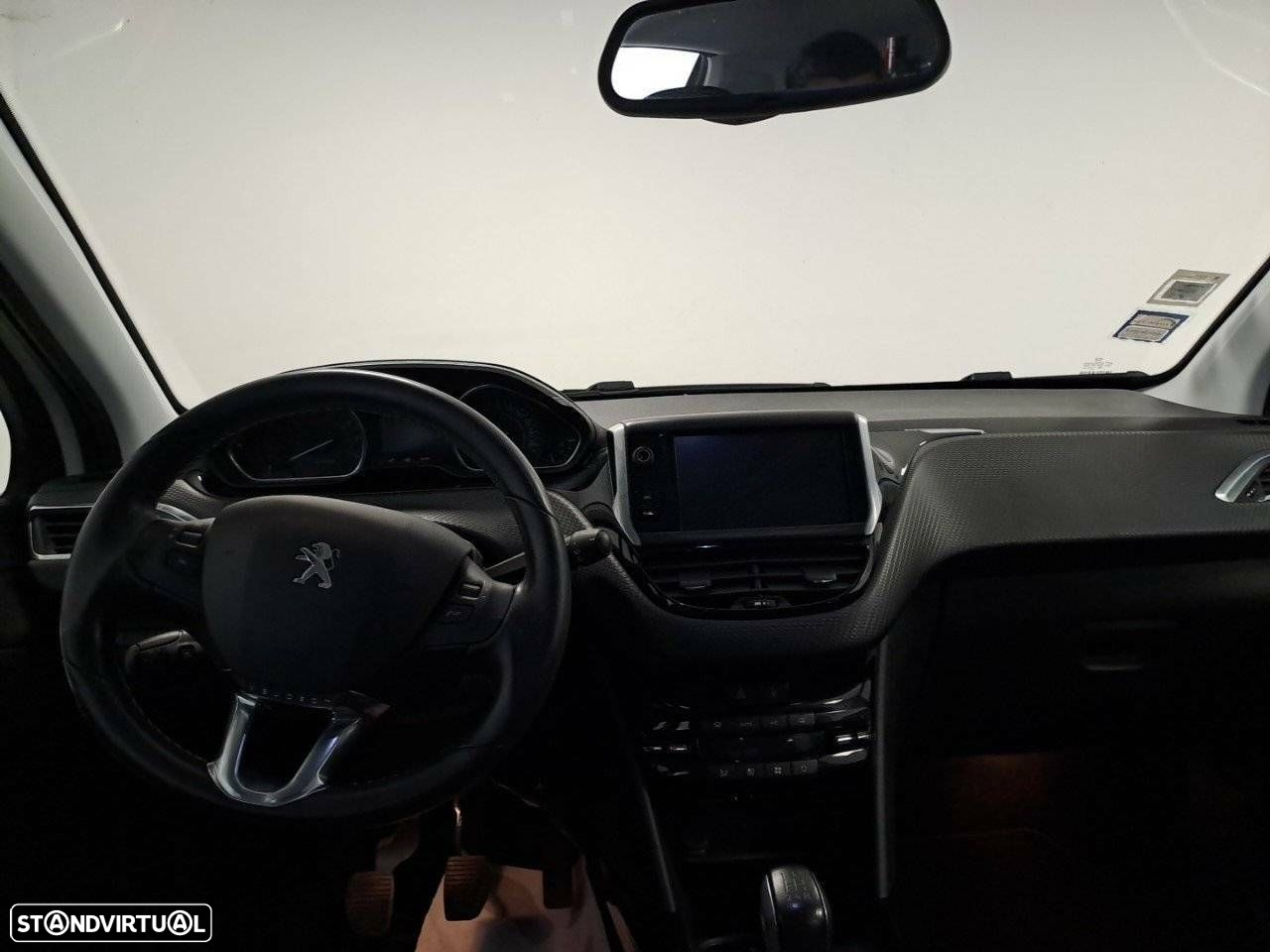 Peugeot 2008 1.2 PureTech Allure - 8