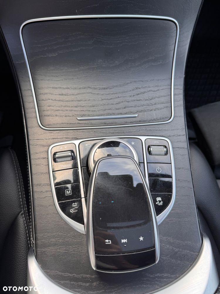 Mercedes-Benz GLC - 33