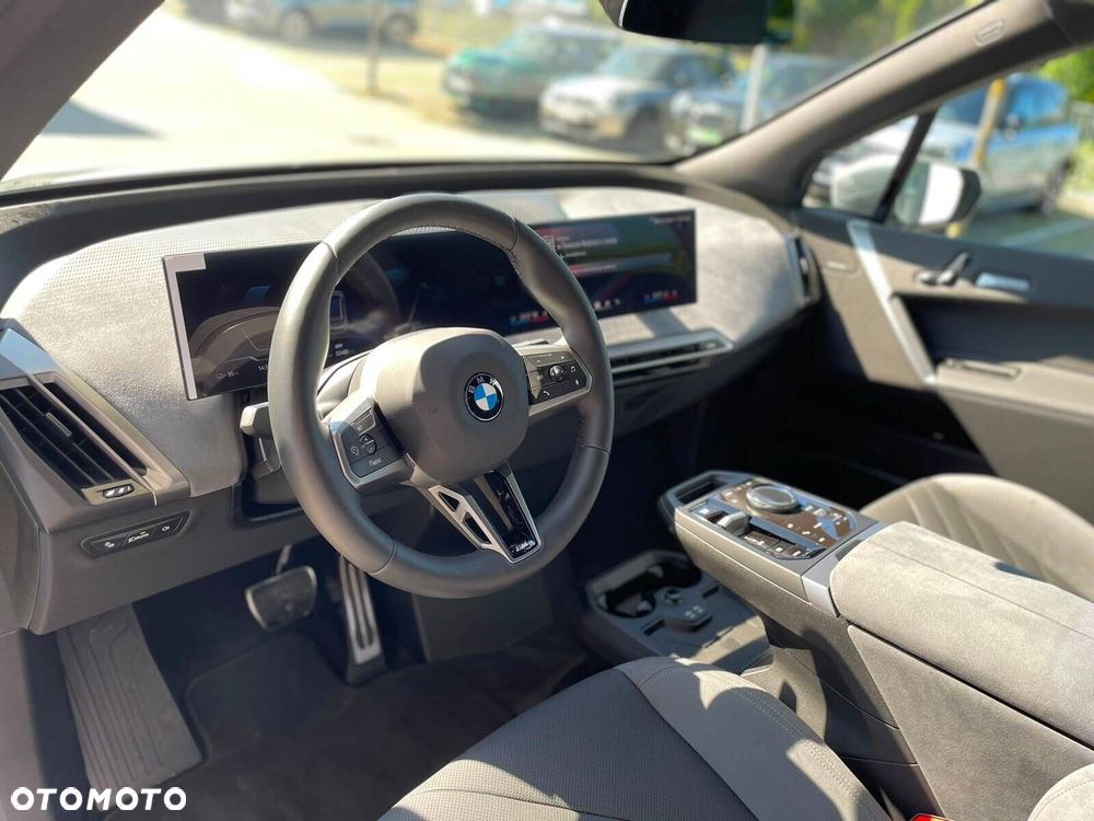 BMW iX - 17